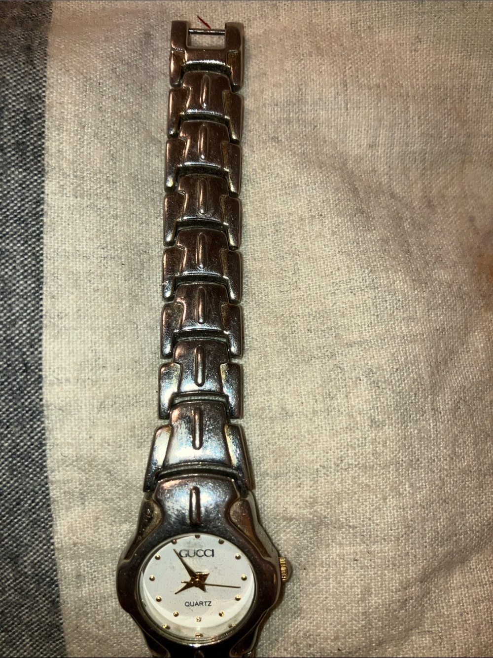 Gucci Silver and Gold Ladies Quartz Watch - Picture 4 of 12